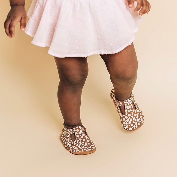 the original soft soled t-strap: fawn dot