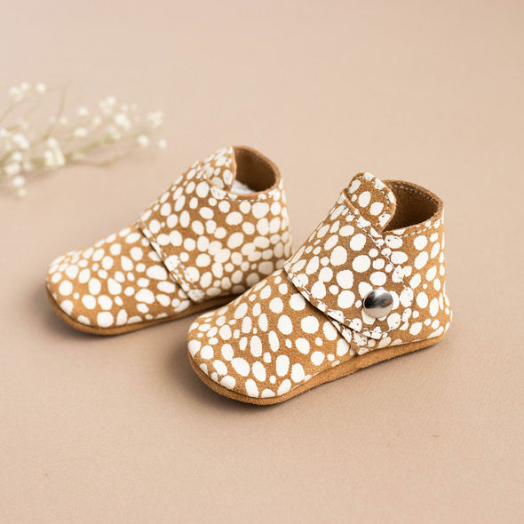 the snap boot: fawn dot (wholesale)